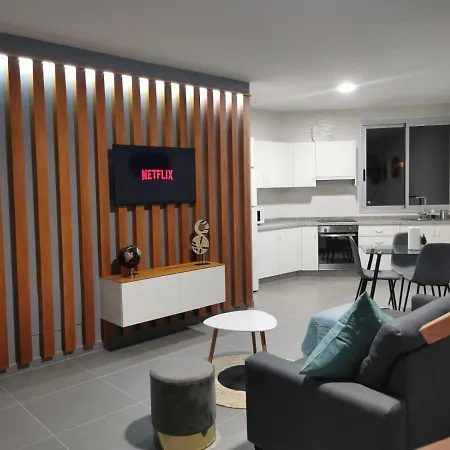 Amplio Duplex Apartment Tamaimo